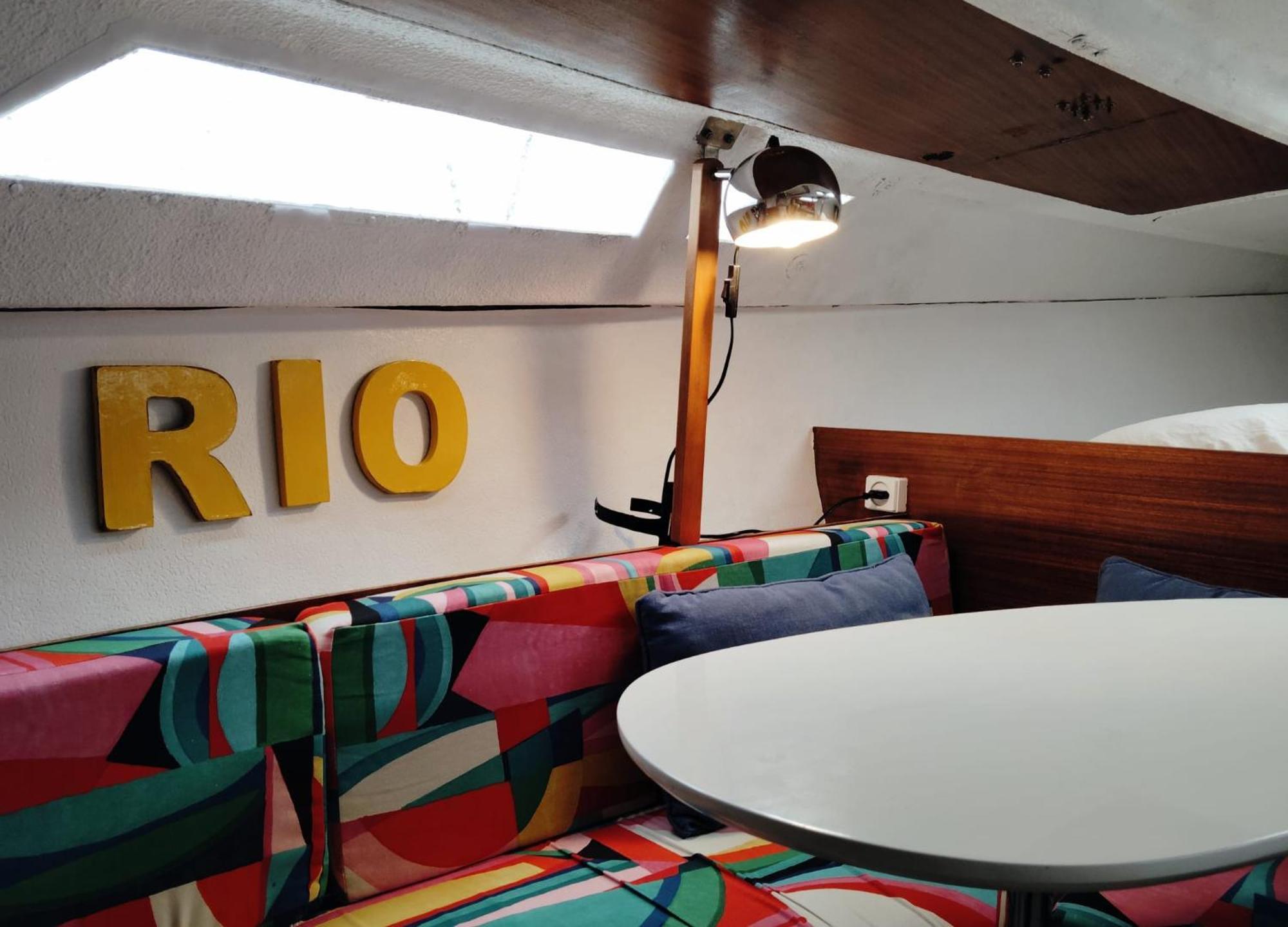 70's Tiny Boat Botel Lisboa
