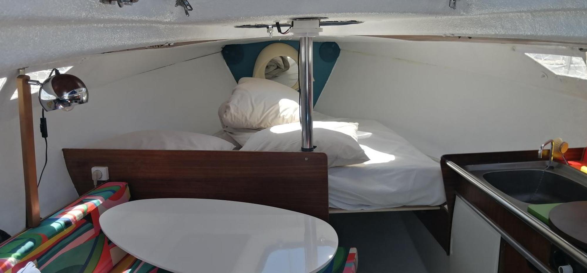 Botel 70's Tiny Boat
