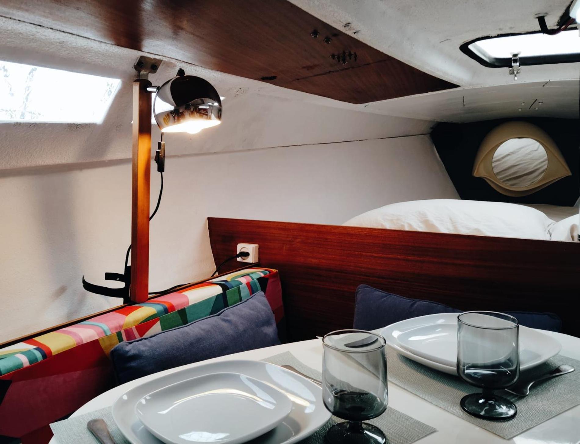 Botel 70's Tiny Boat *
